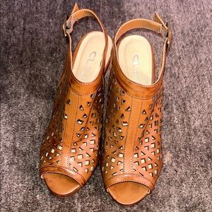 CL by Laundry Women's Brown Cutout Sandals